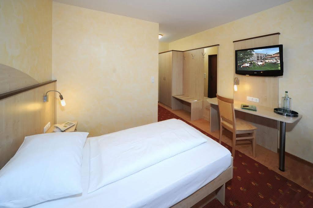 Hotel Wolfringmuehle Fensterbach Bagian luar foto